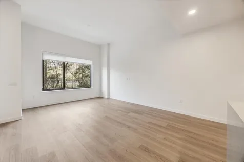1 Riva Row 106 The Woodlands TX 77380