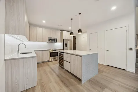 1 Riva Row 106 The Woodlands TX 77380