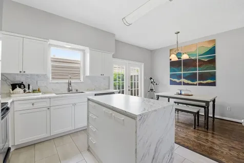 1011 Fountain View Drive Houston TX 77057