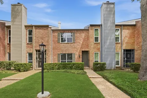 1011 Fountain View Drive Houston TX 77057