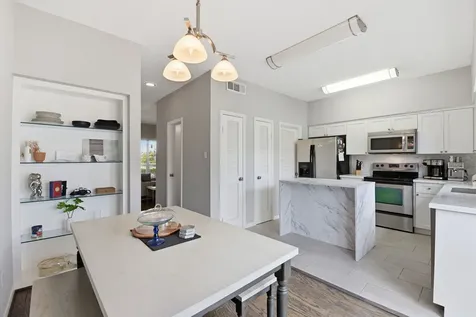 1011 Fountain View Drive Houston TX 77057