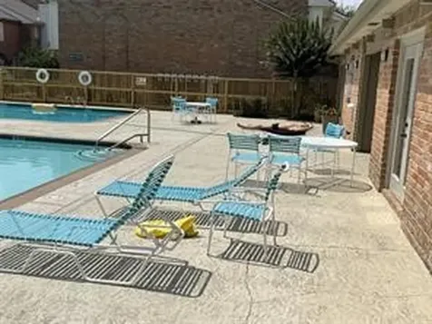 1011 Fountain View Drive Houston TX 77057