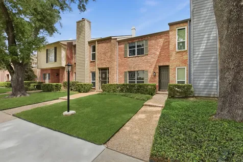 1011 Fountain View Drive Houston TX 77057