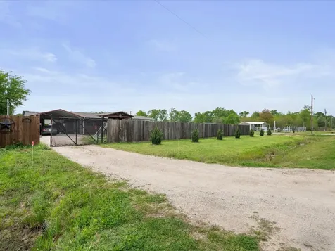 1976 County Road 5017 Cleveland TX 77327