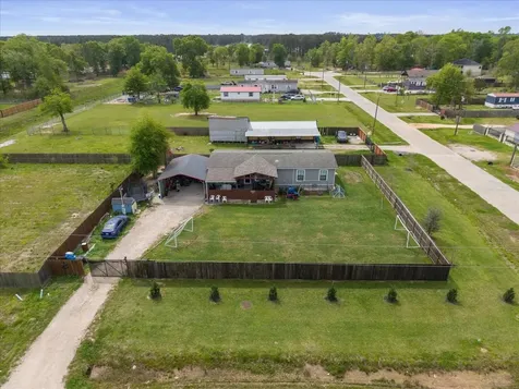1976 County Road 5017 Cleveland TX 77327
