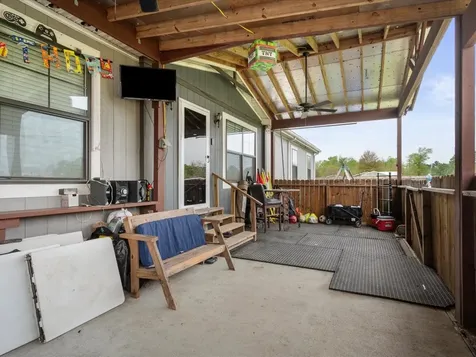 1976 County Road 5017 Cleveland TX 77327