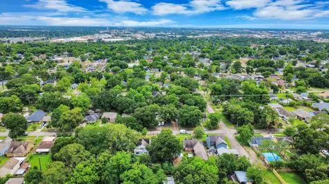 8311 Glenview Drive Houston TX 77017
