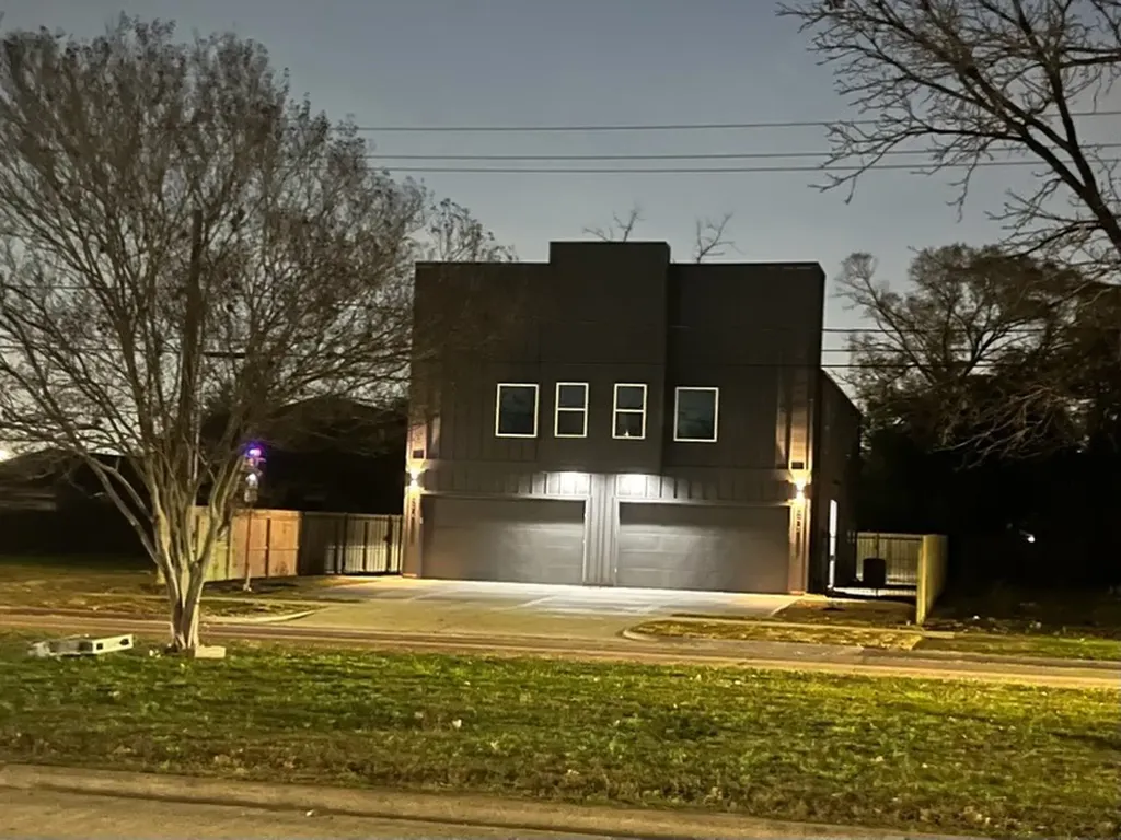 727 S Victory Drive B Houston TX 77088