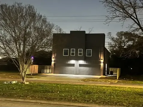 727 S Victory Drive B Houston TX 77088