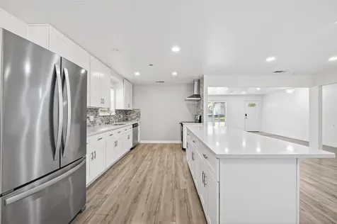 5822 Reamer Street Houston TX 77074