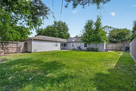 5822 Reamer Street Houston TX 77074