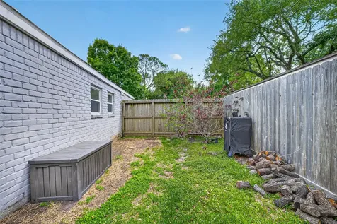 5822 Reamer Street Houston TX 77074