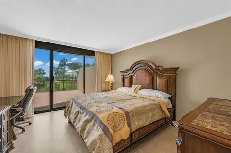 5220 Seawall Boulevard 332/333 Galveston TX 77551