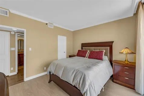 5220 Seawall Boulevard 332/333 Galveston TX 77551
