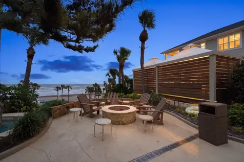 5220 Seawall Boulevard 332/333 Galveston TX 77551