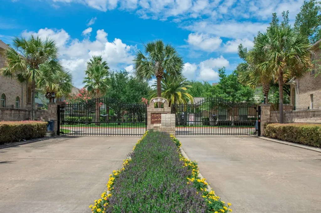 7511 S Linpar Court Houston TX 77040