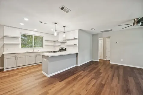 317 Redwood Street Lake Jackson TX 77566