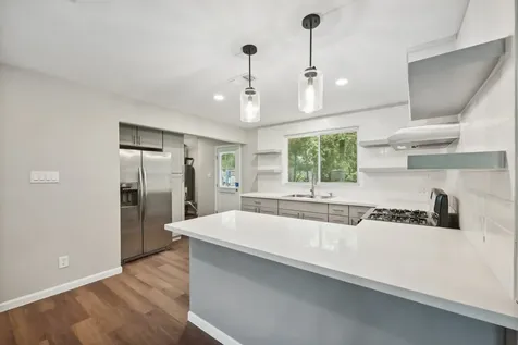 317 Redwood Street Lake Jackson TX 77566