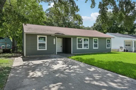 317 Redwood Street Lake Jackson TX 77566