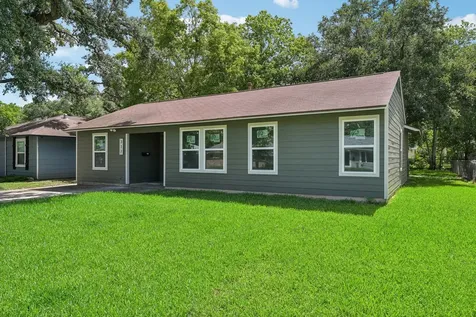 317 Redwood Street Lake Jackson TX 77566