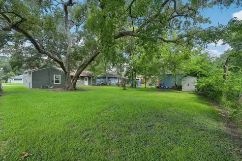 317 Redwood Street Lake Jackson TX 77566