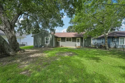 317 Redwood Street Lake Jackson TX 77566