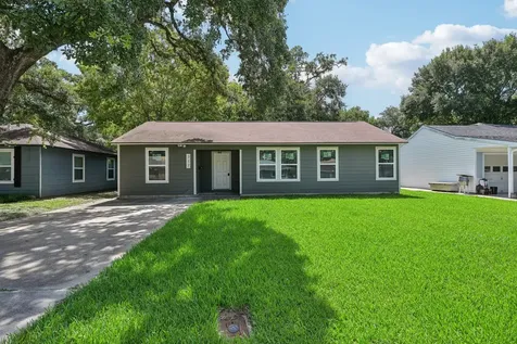 317 Redwood Street Lake Jackson TX 77566