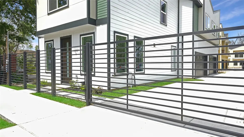 1313 Knight Street 1 Houston TX 77022