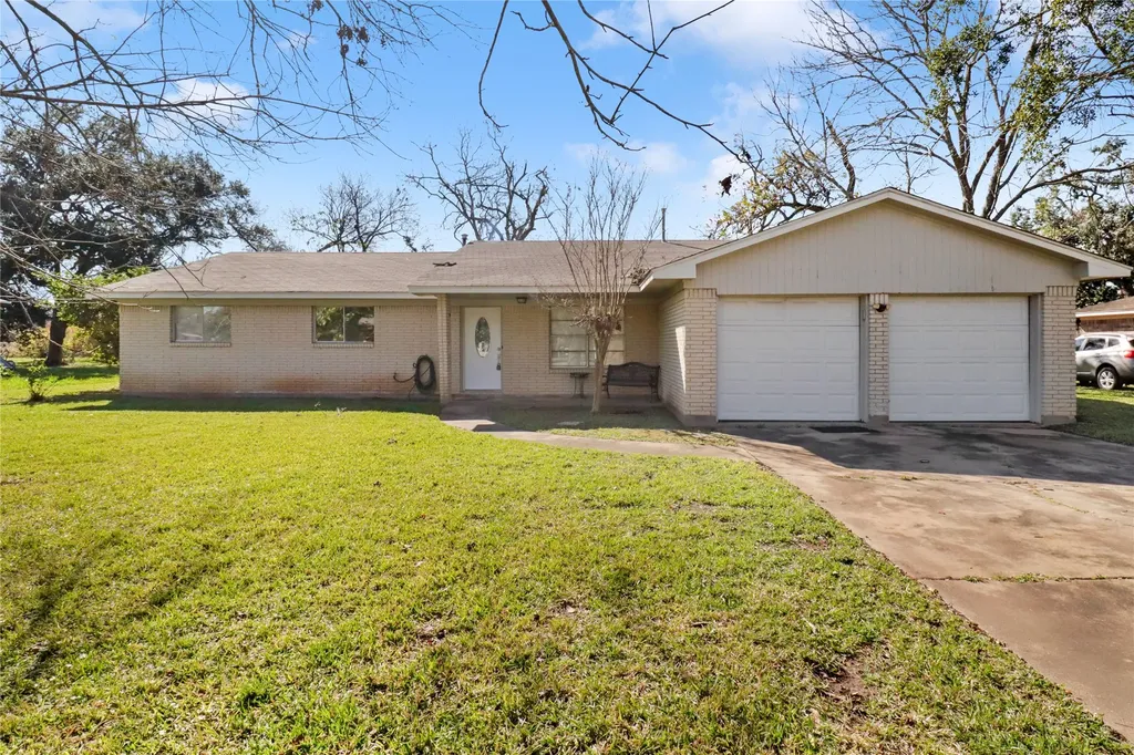 238 Sleepy Hollow Drive Lake Jackson TX 77566