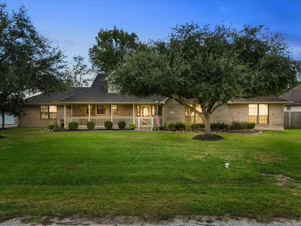 105 Canal Drive Friendswood TX 77546