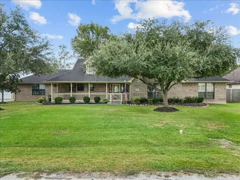105 Canal Drive Friendswood TX 77546