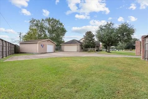 105 Canal Drive Friendswood TX 77546