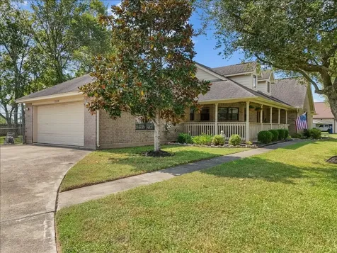 105 Canal Drive Friendswood TX 77546