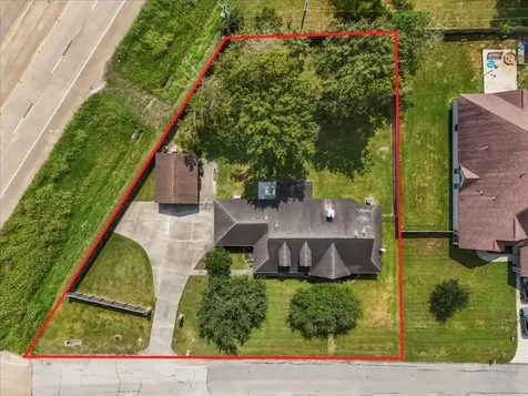 105 Canal Drive Friendswood TX 77546