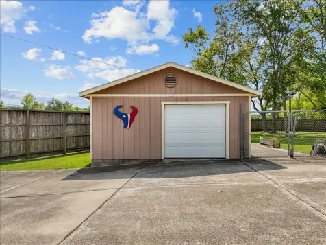 105 Canal Drive Friendswood TX 77546
