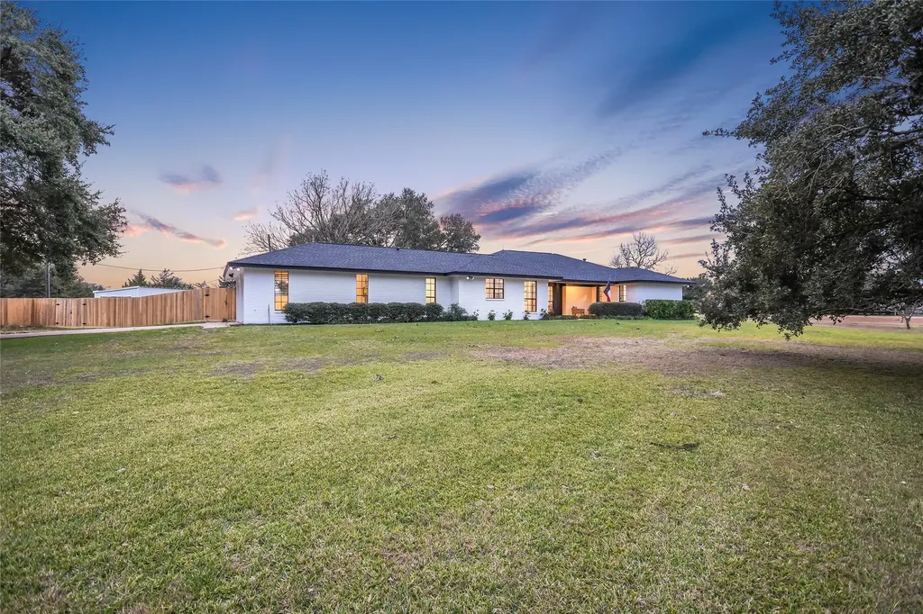 6569 Cutoff Road Fayetteville TX 78940