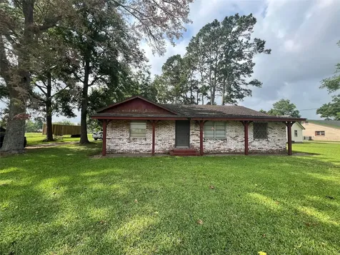 6735 Highway 36 Jones Creek TX 77541