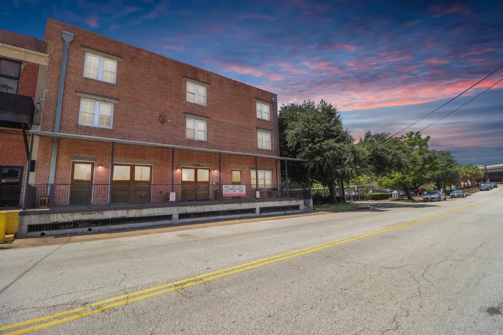 1011 Wood Street 201 Houston TX 77002
