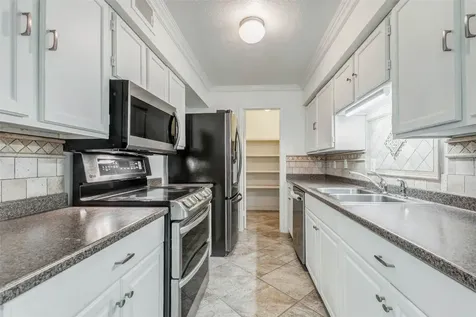 7400 Bellerive Drive 502 Houston TX 77036