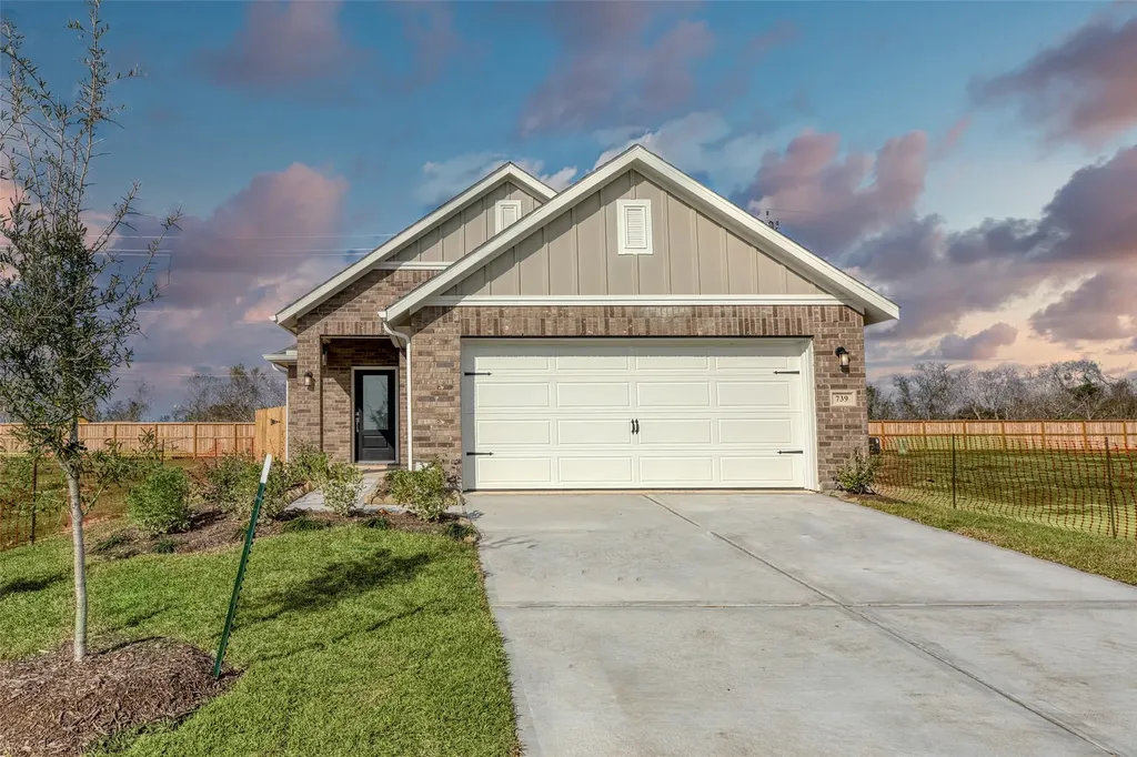 739 Hidden Meadow Street Rosharon TX 77583