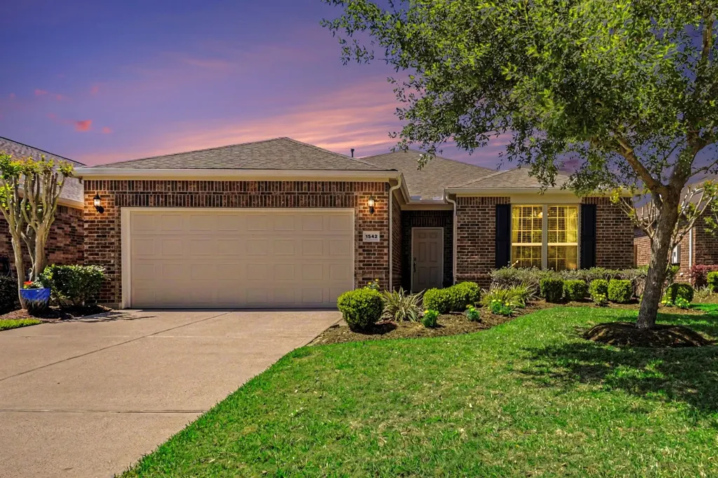 1542 Tuscan Village Drive League City TX 77573