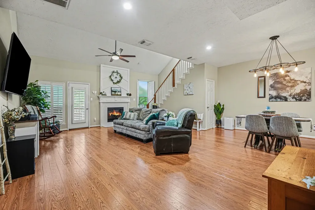 819 Davis Road League City TX 77573
