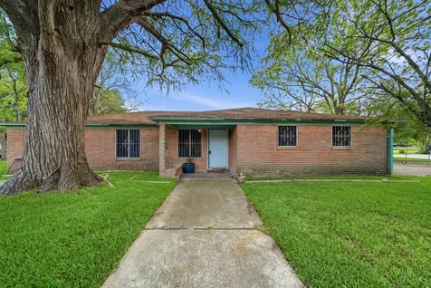 3002 Carolyn Street Bacliff TX 77518