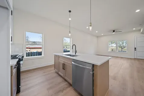 234 E 39th Street Houston TX 77018