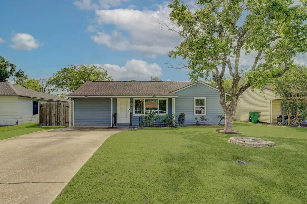 413 Farrer Street Angleton TX 77515