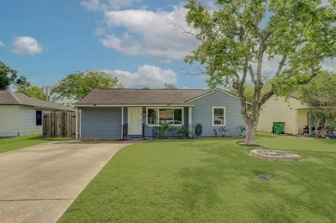 413 Farrer Street Angleton TX 77515