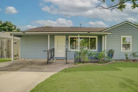 413 Farrer Street Angleton TX 77515