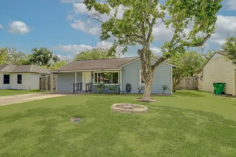 413 Farrer Street Angleton TX 77515