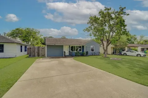 413 Farrer Street Angleton TX 77515