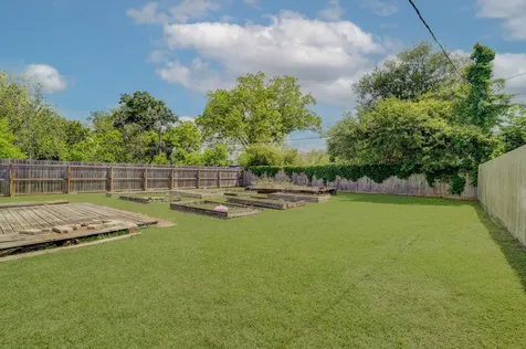 413 Farrer Street Angleton TX 77515